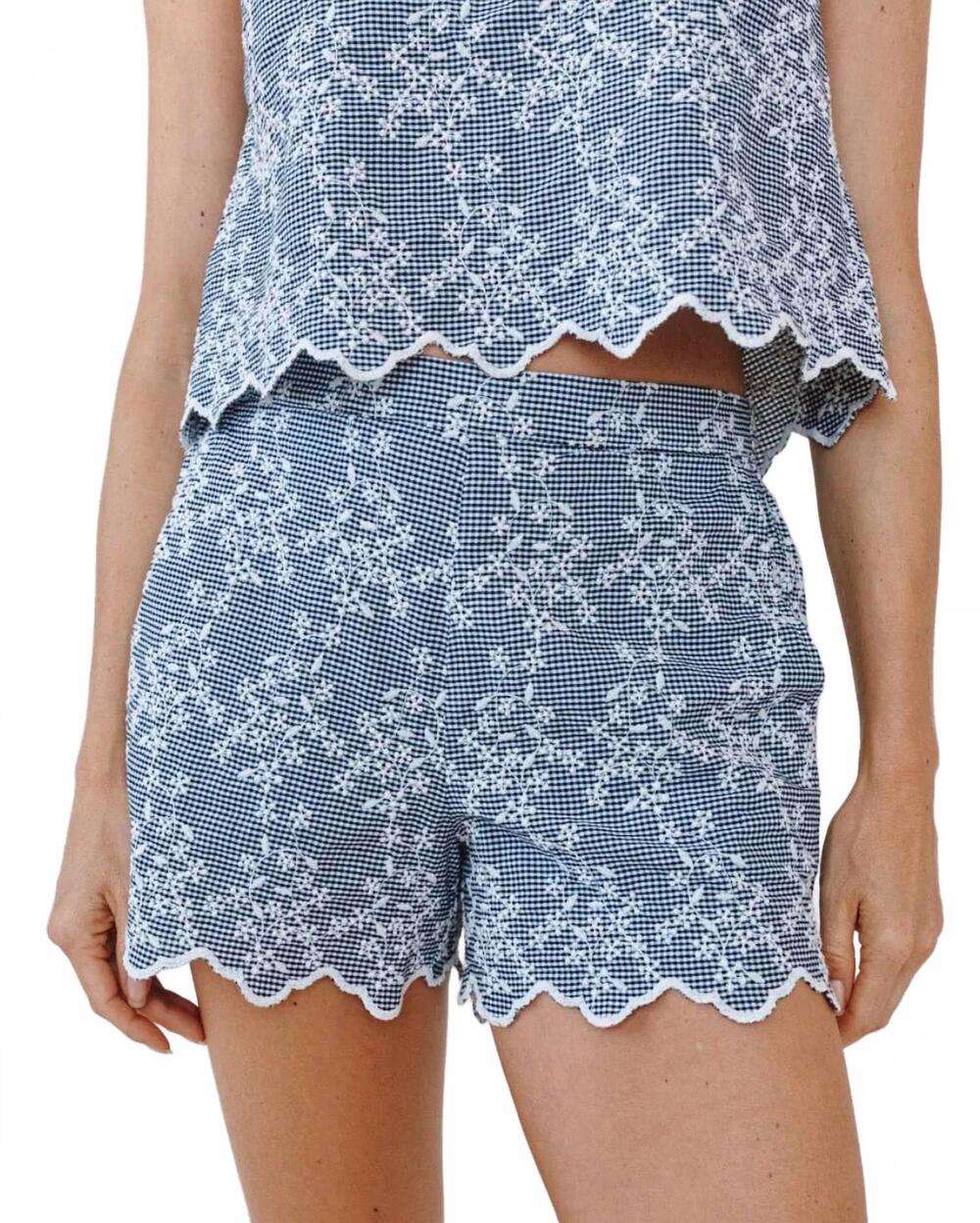 NEW BELLA DAHL scallop border catalina short in floral gingham
